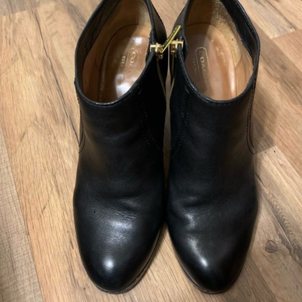 Coach | Hattie Leather Ankle Booties - Picture 2 of 10